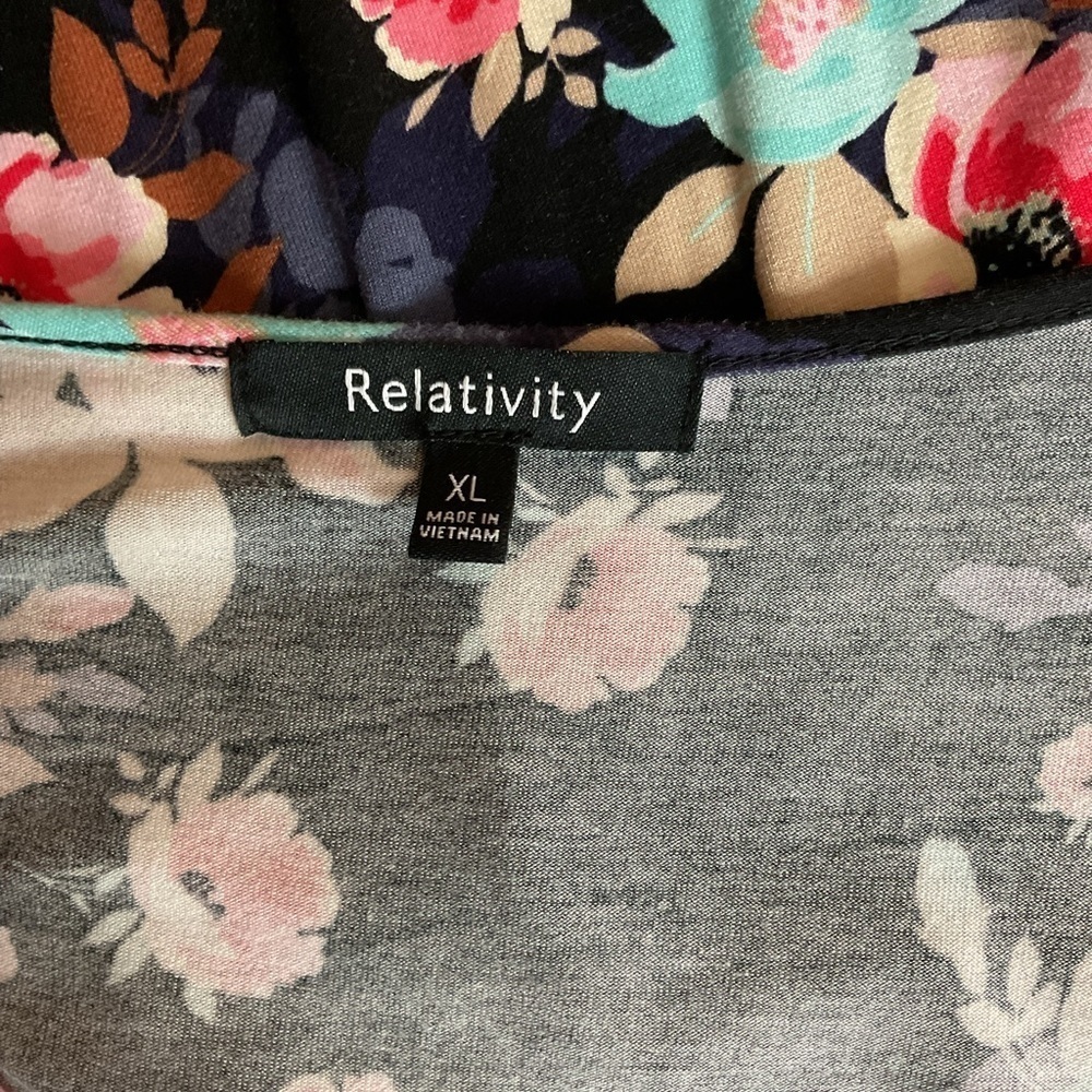 Woman’s Gently Used Relativity Tunic - Picture 9 of 12